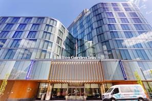 Exterior - Hilton Garden Inn Boston Brookline, MA (Brookline)