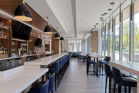 餐厅. 希尔顿花园酒店波士顿布鲁克莱恩,MA