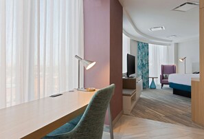 Habitación Premium, 1 cama de matrimonio grande | Mobiliario individual, escritorio, espacio para trabajar con un portátil