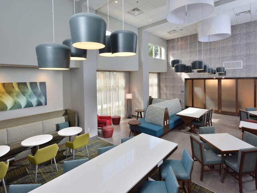 Café da manhã feito na hora grátis todos os dias