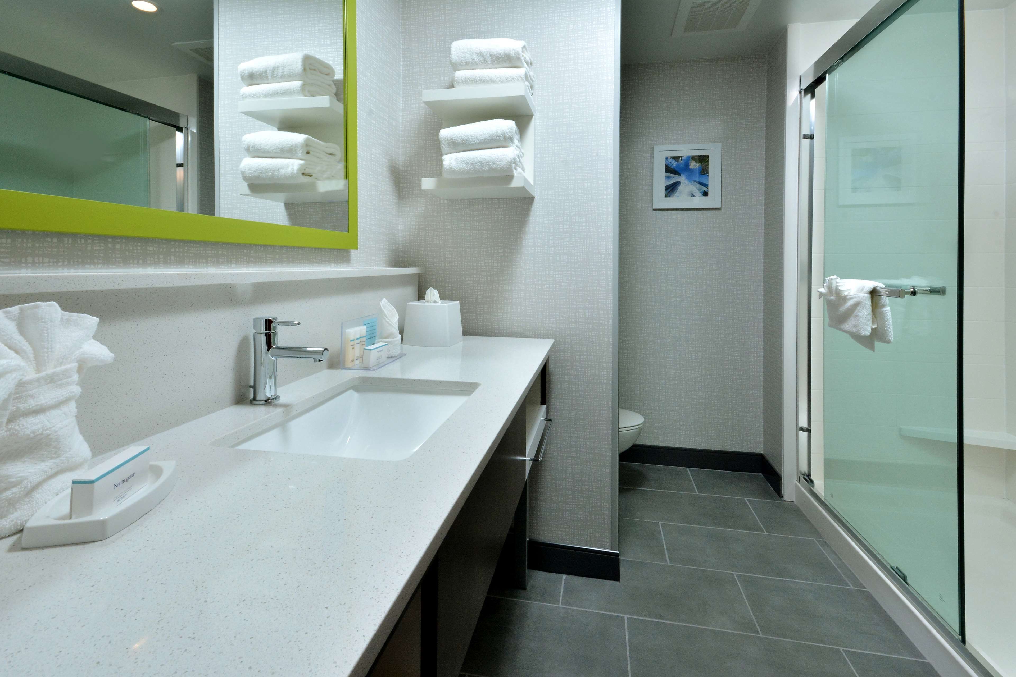 Photo - Hampton Inn & Suites Charlotte North I 485