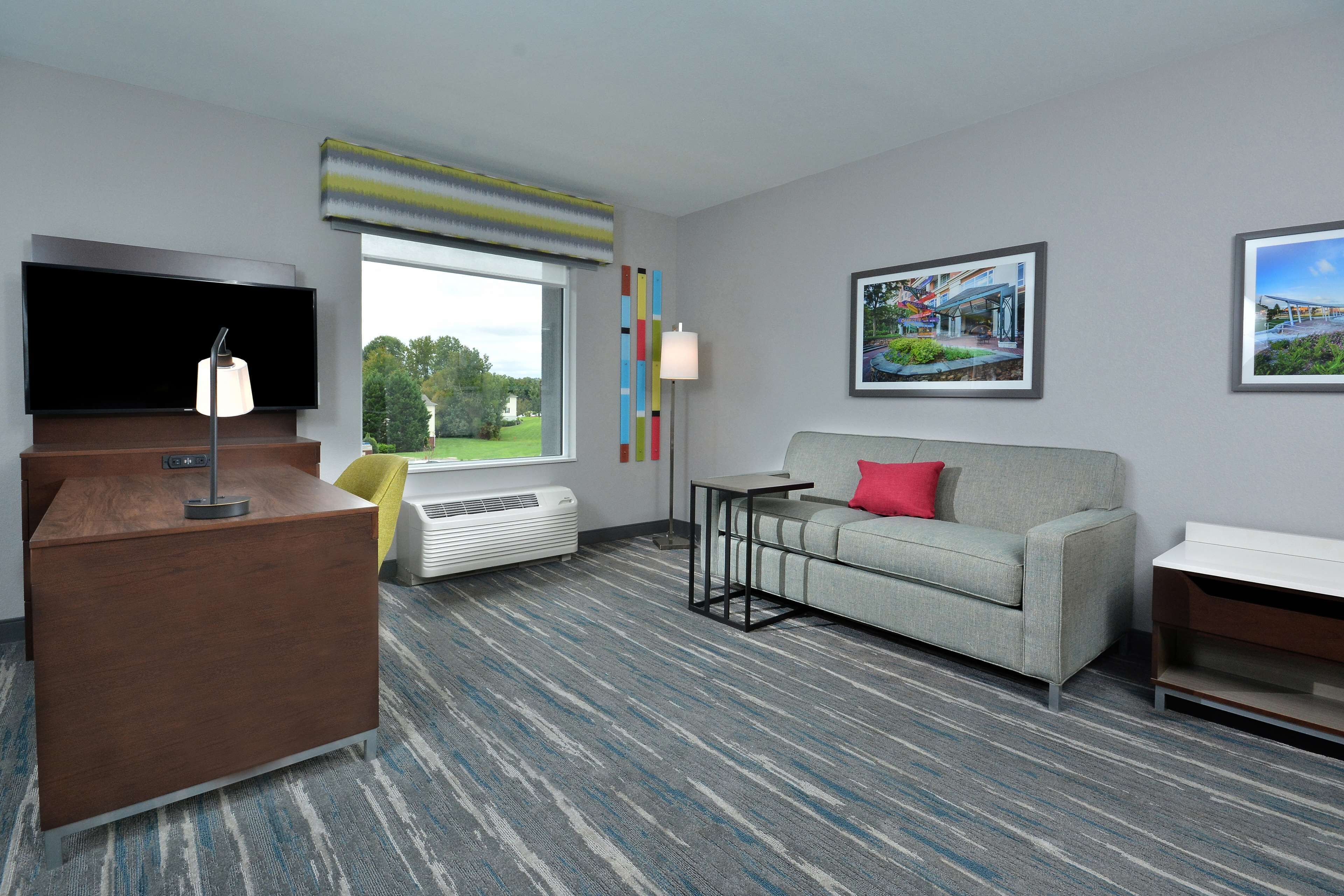 Photo - Hampton Inn & Suites Charlotte North I 485