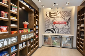 Snack bar - Hampton Inn & Suites by HIlton Charlotte North I 485 (Charlotte)
