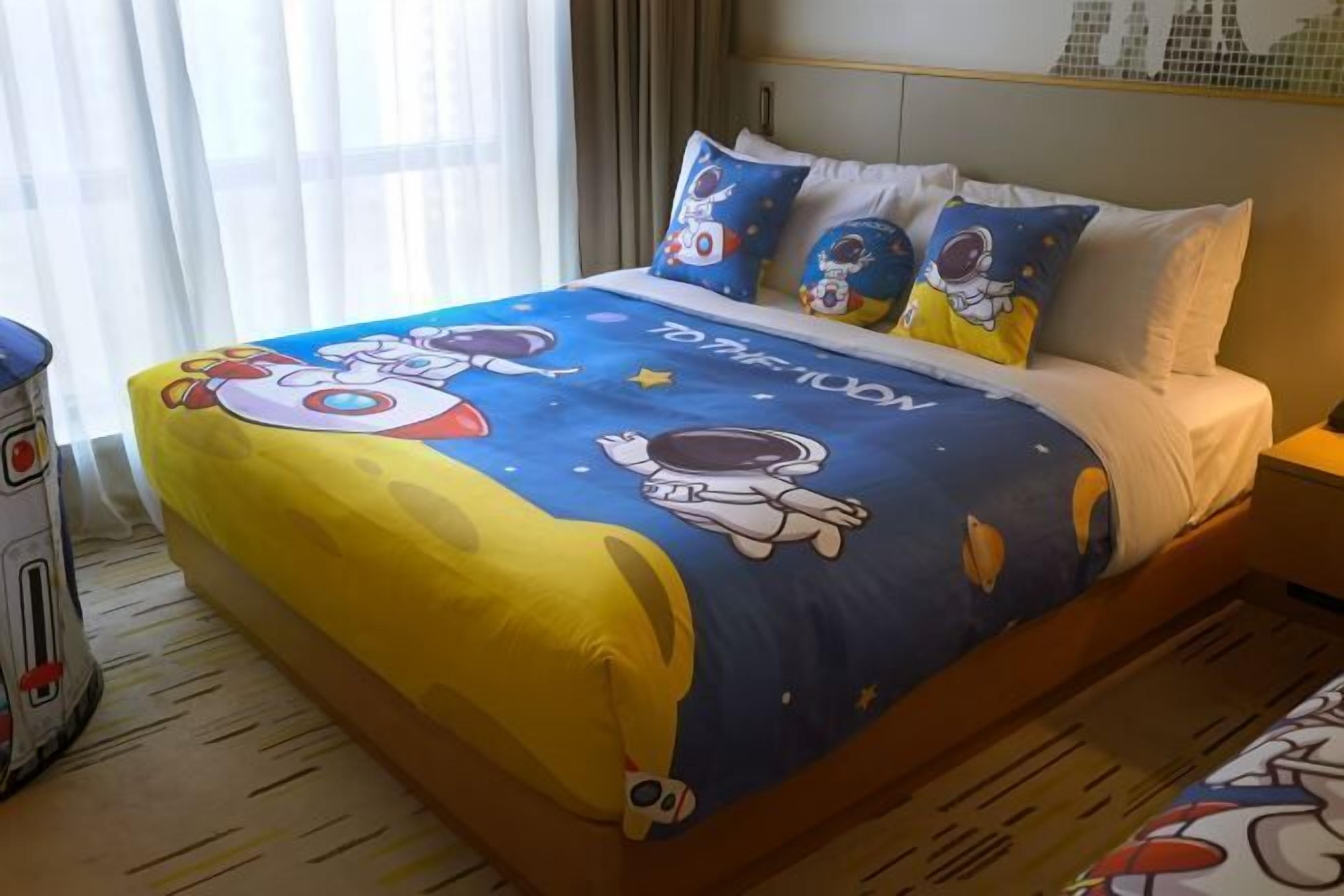 Down duvets, in-room safe, desk, laptop workspace