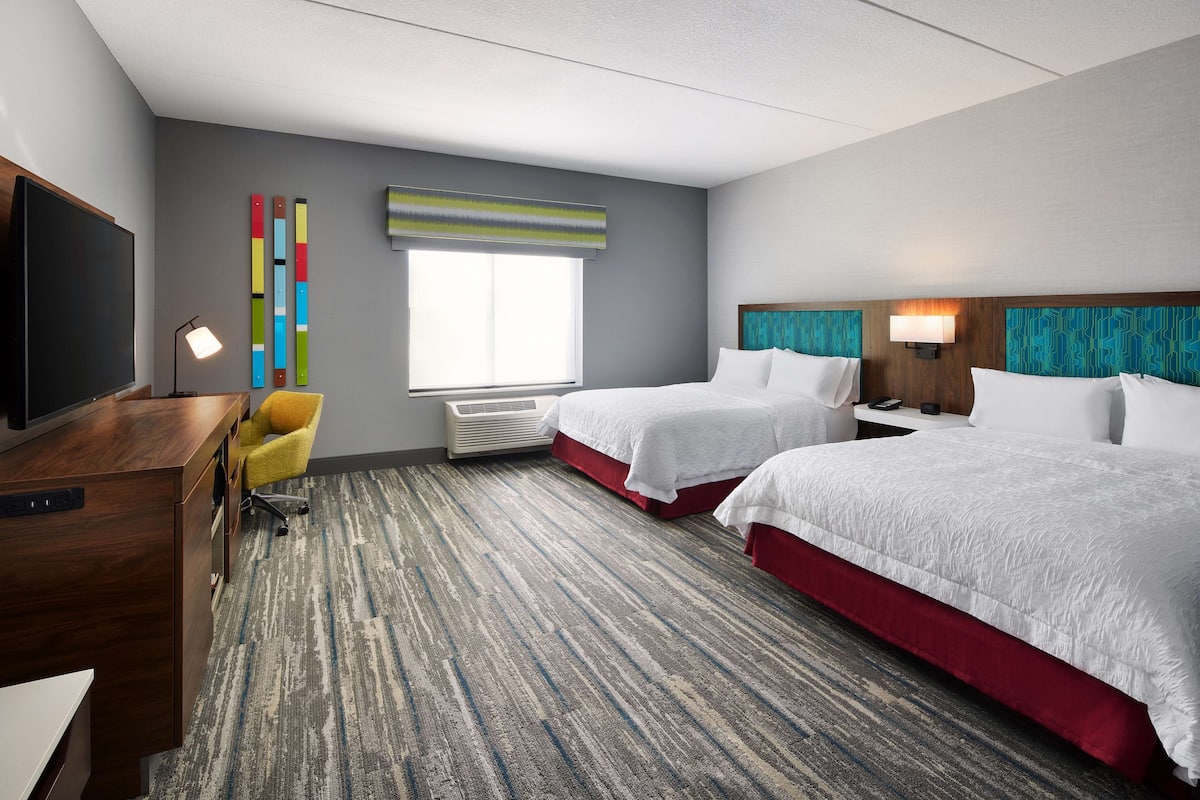 Room, 2 Queen Beds, Accessible, Bathtub