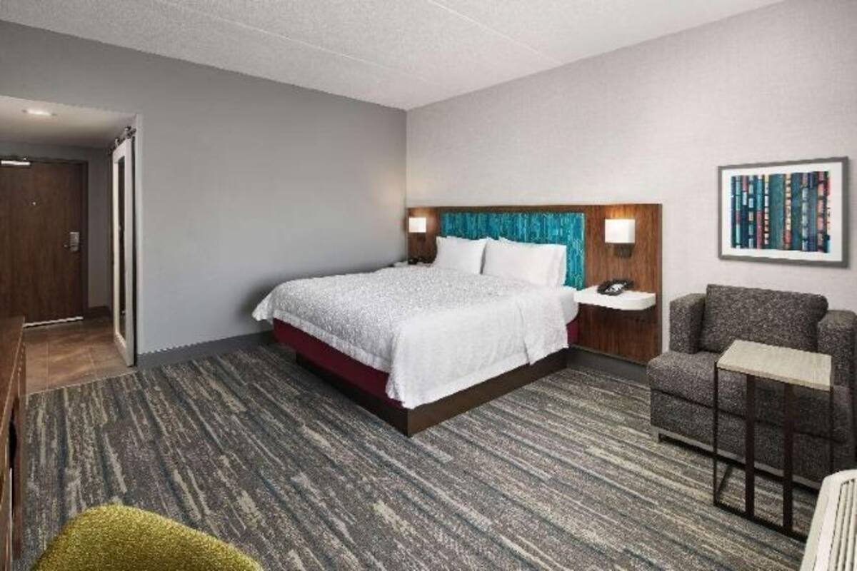 Desk, laptop workspace, free WiFi, bed sheets