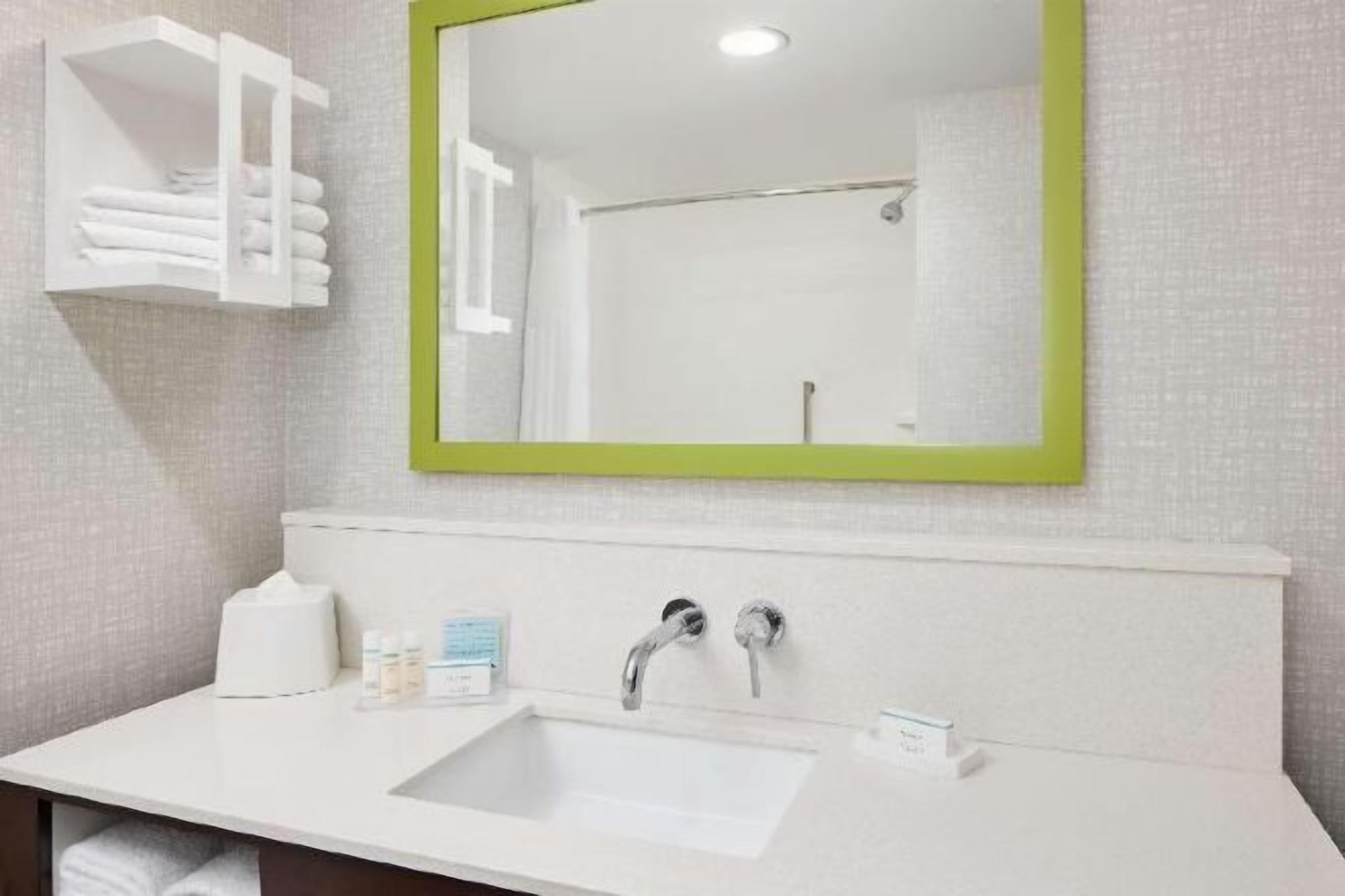 Bathroom | Combined shower/tub, towels, soap, toilet paper