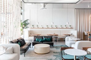 Restaurant - The Fort Sutter Sacramento, Tapestry Collection by Hilton (Sacramento)