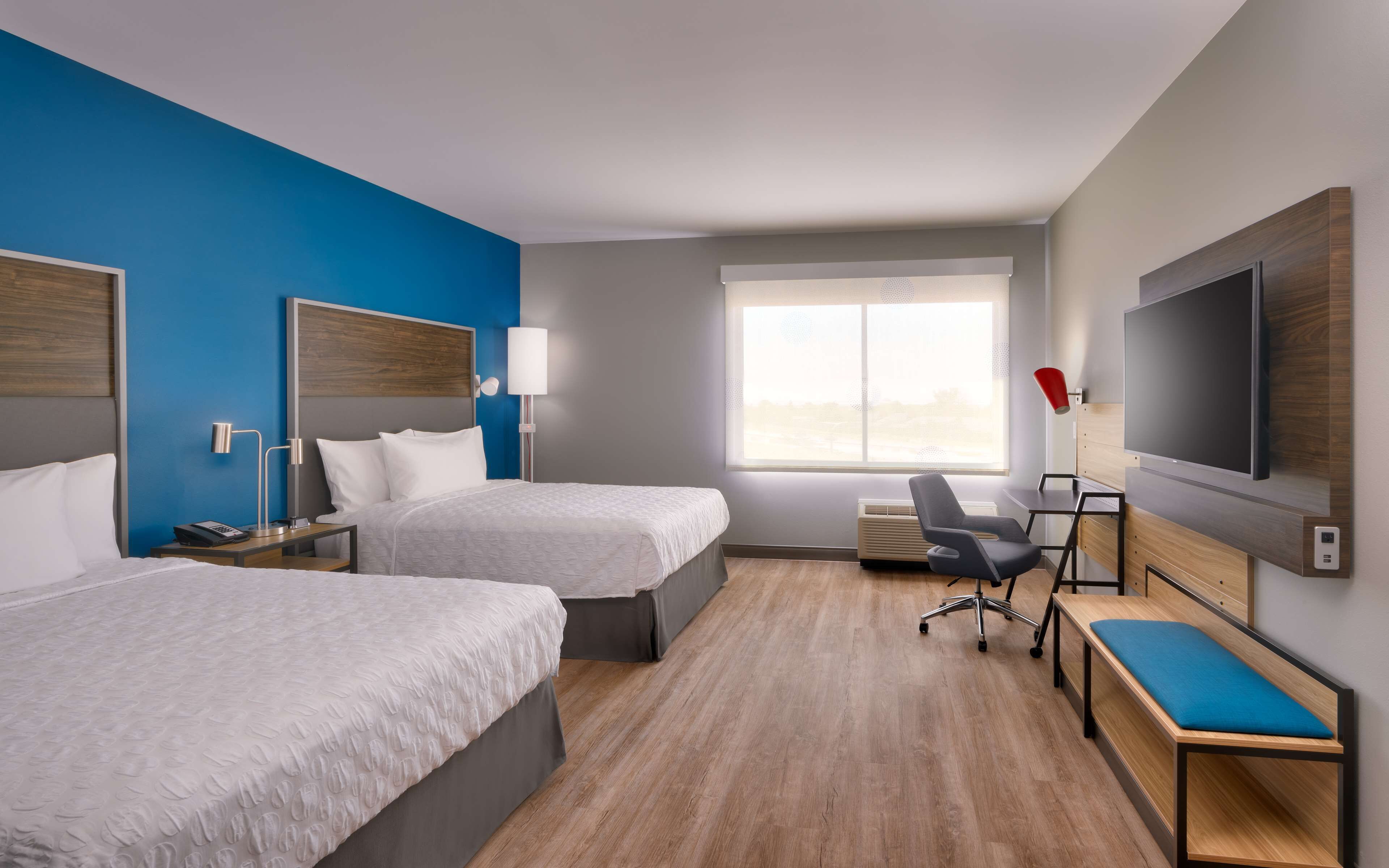 individually decorated, individually furnished, desk, laptop workspace