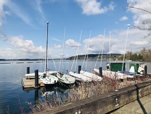 Marina - Two bedroom bungalow off Lake Washington in Lower Kennydale (Renton)