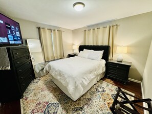 2 Schlafzimmer, Schreibtisch, Bügeleisen/Bügelbrett, kostenloses WLAN