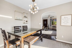 Dining - Two bedroom bungalow off Lake Washington in Lower Kennydale (Renton)