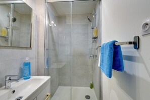 Combined shower/tub, jetted tub, hair dryer, bidet