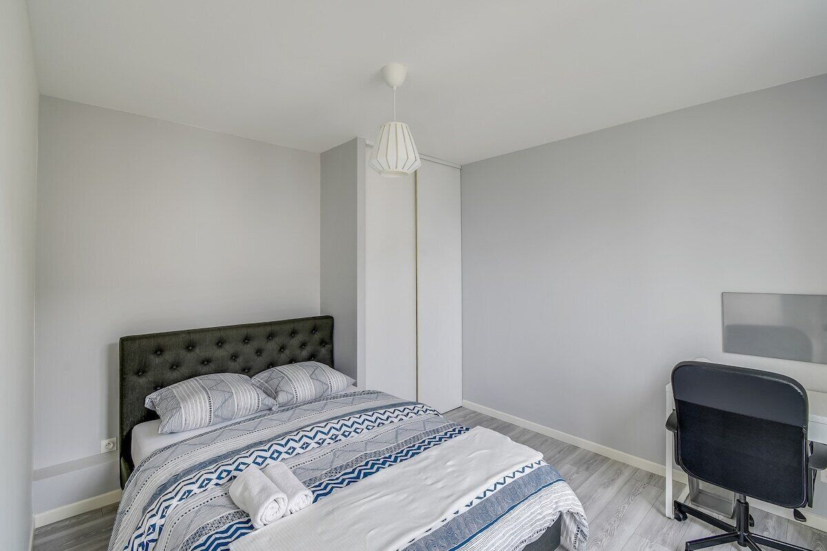 Chic and Spacious Apart With Parking