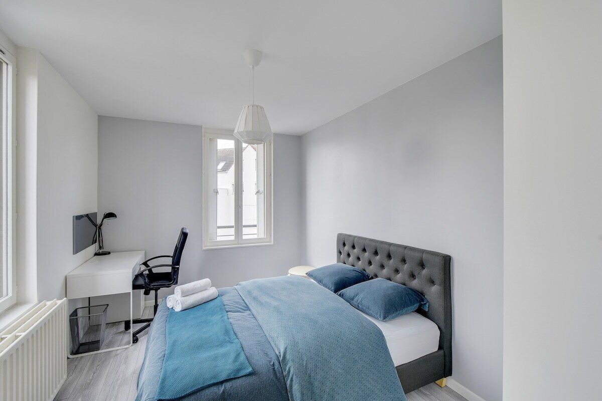 Chic and Spacious Apart With Parking