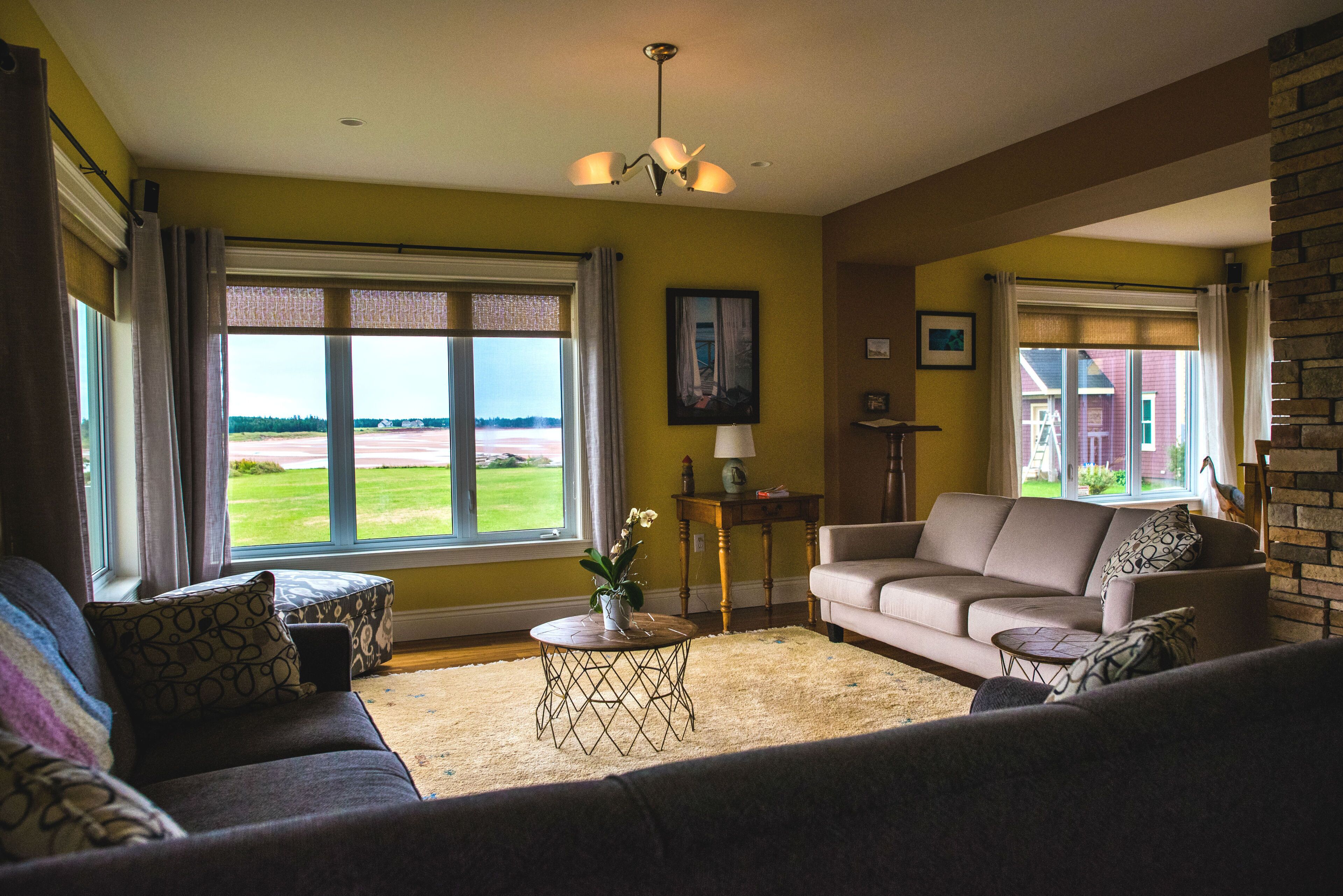 Televisión y chimenea 