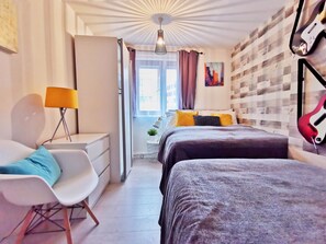 4 bedrooms, iron/ironing board, WiFi, bed sheets