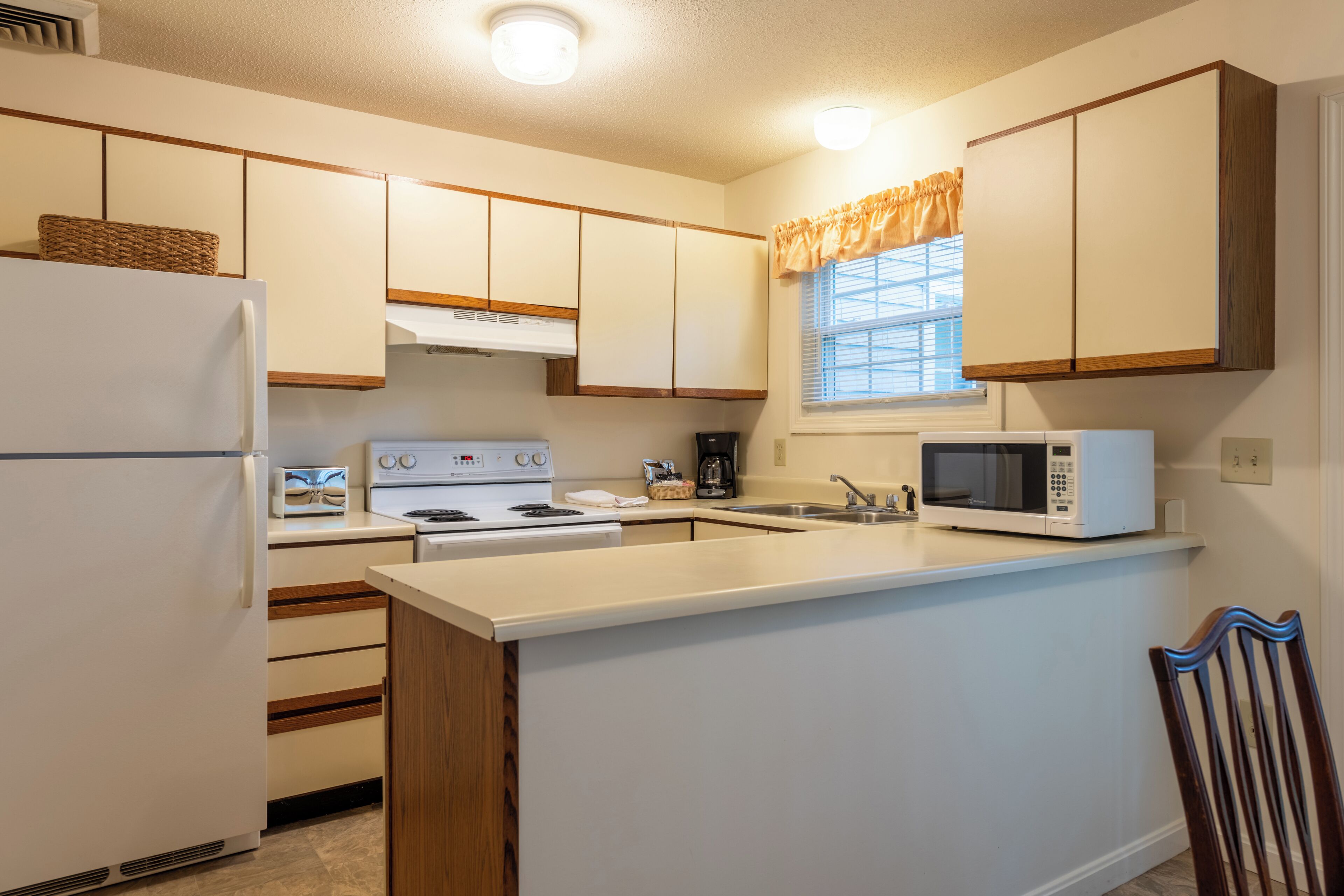 family townhome | 3 bedrooms, egyptian cotton sheets, premium bedding, pillow-top beds