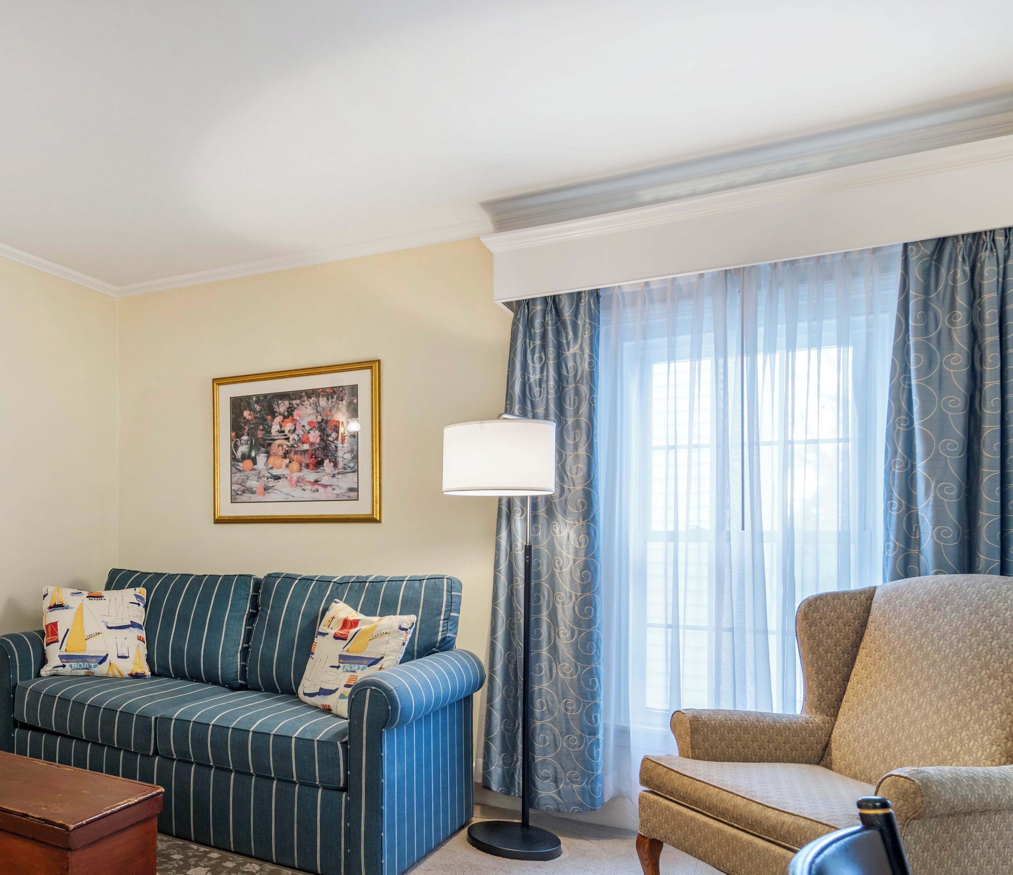 queen bed, jacuzzi, fireplace, pet friendly | view from room