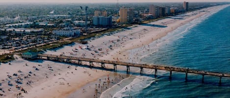 Na praia, areia branca 