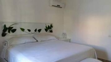 In-room safe, WiFi (free), bed sheets