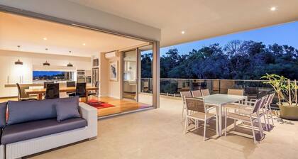 La Vacanza Luxe Spacious Home with Ocean Views