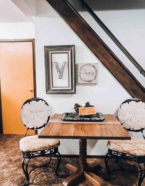 Dining - The Cottage Valley Village (Irwin)