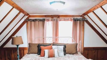 2 bedrooms, desk, iron/ironing board, WiFi
