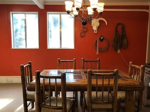 Dining - The Cottage Valley Village (Irwin)