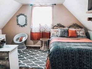 2 bedrooms, desk, iron/ironing board, WiFi