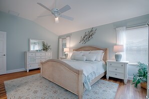 3 bedrooms, desk, WiFi, bed sheets - HIGH DEMAND LISTING! <br>WINTER RENTAL<br>OUTSTANDING  3BR/2BA-6ppl<br>NEAR LAKE SUMTER! (The Villages)