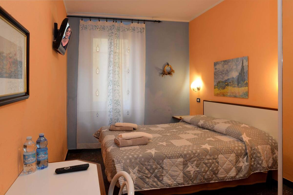Standard Double Room | Desk, free WiFi, bed sheets