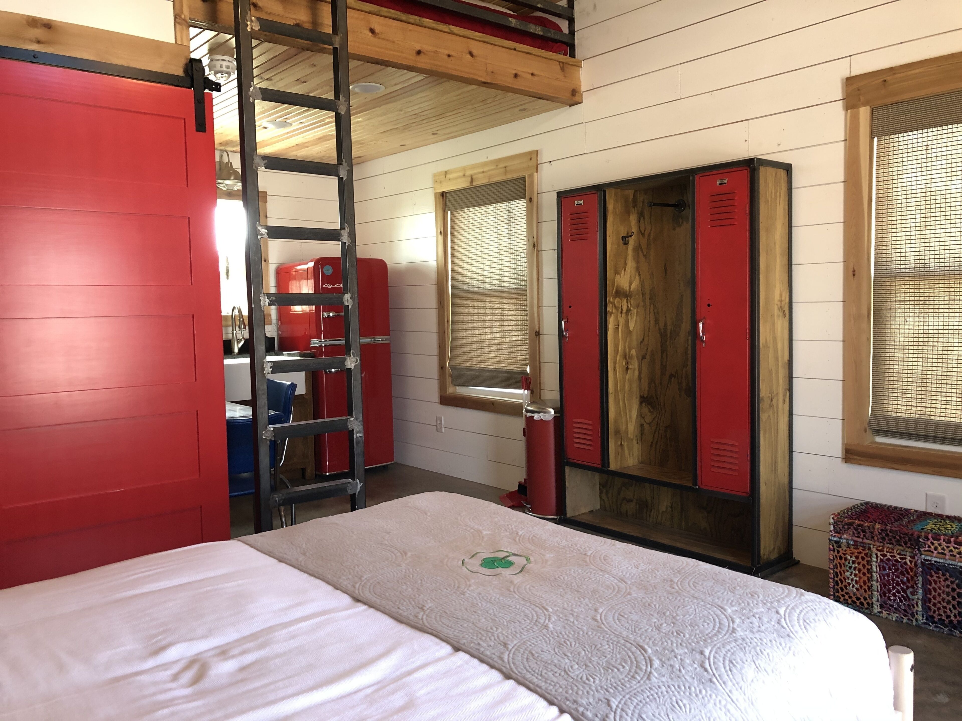 Countryside Tiny Cabin 5