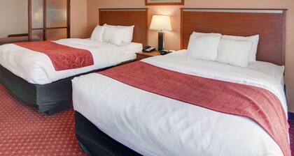 Quality Suites Near Cedar Creek Lake Mabank, TX