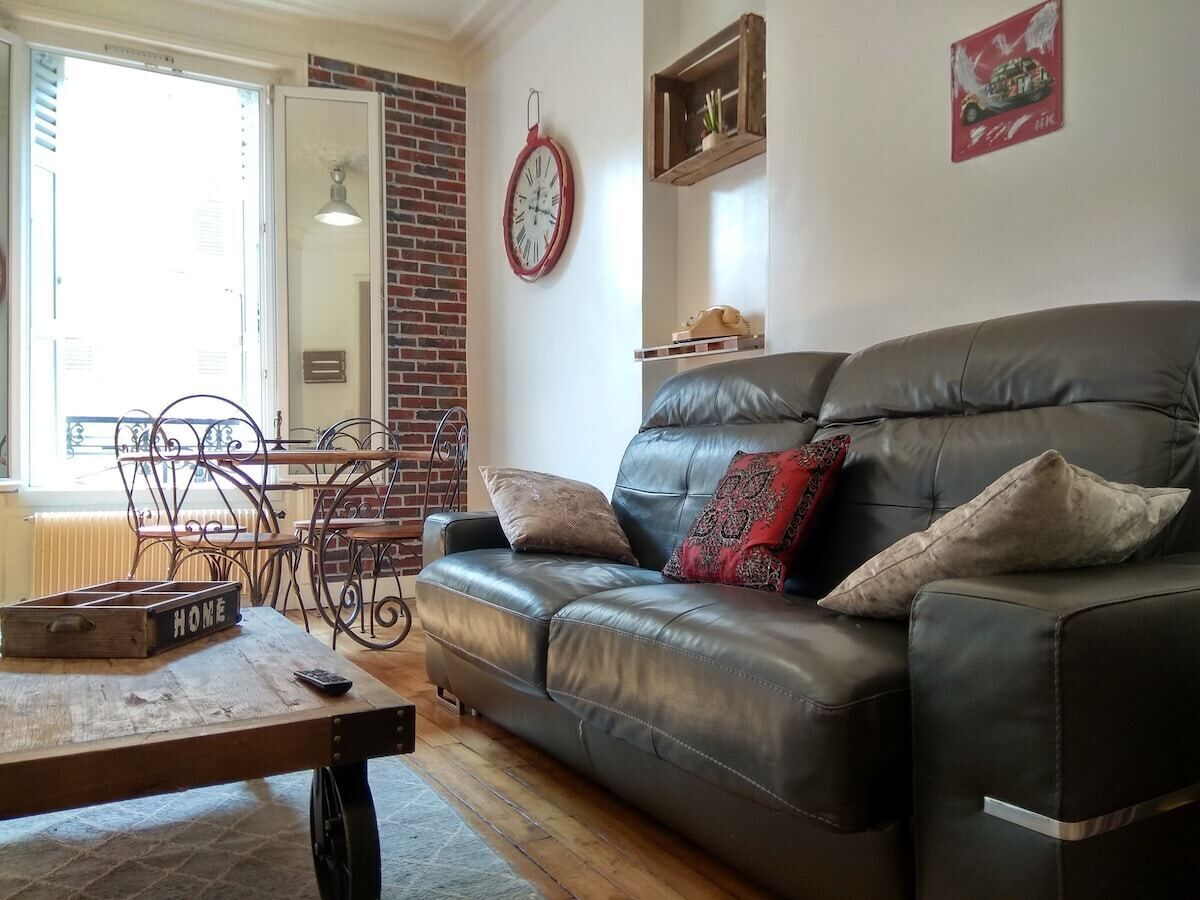 Chic apart with parking near Paris