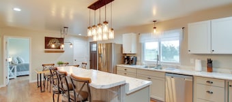 Chic Ste Genevieve Home w/ Nice Interior Amenities