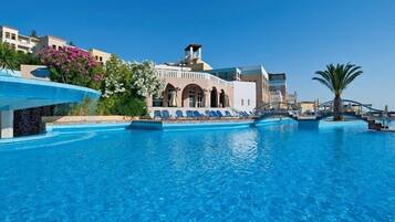 Innenpool, Außenpool