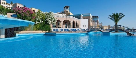 Indoor pool, outdoor pool