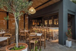 Outdoor dining - Arminda Hotel & SPA (Hersonissos)