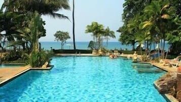 Kolam renang outdoor