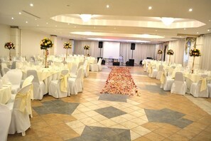 Banquet hall - Peten Esplendido (Flores)