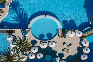 Piscina coperta, piscina all'aperto