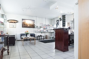Lobby - Laxnes Hotel (Mosfellsbær)