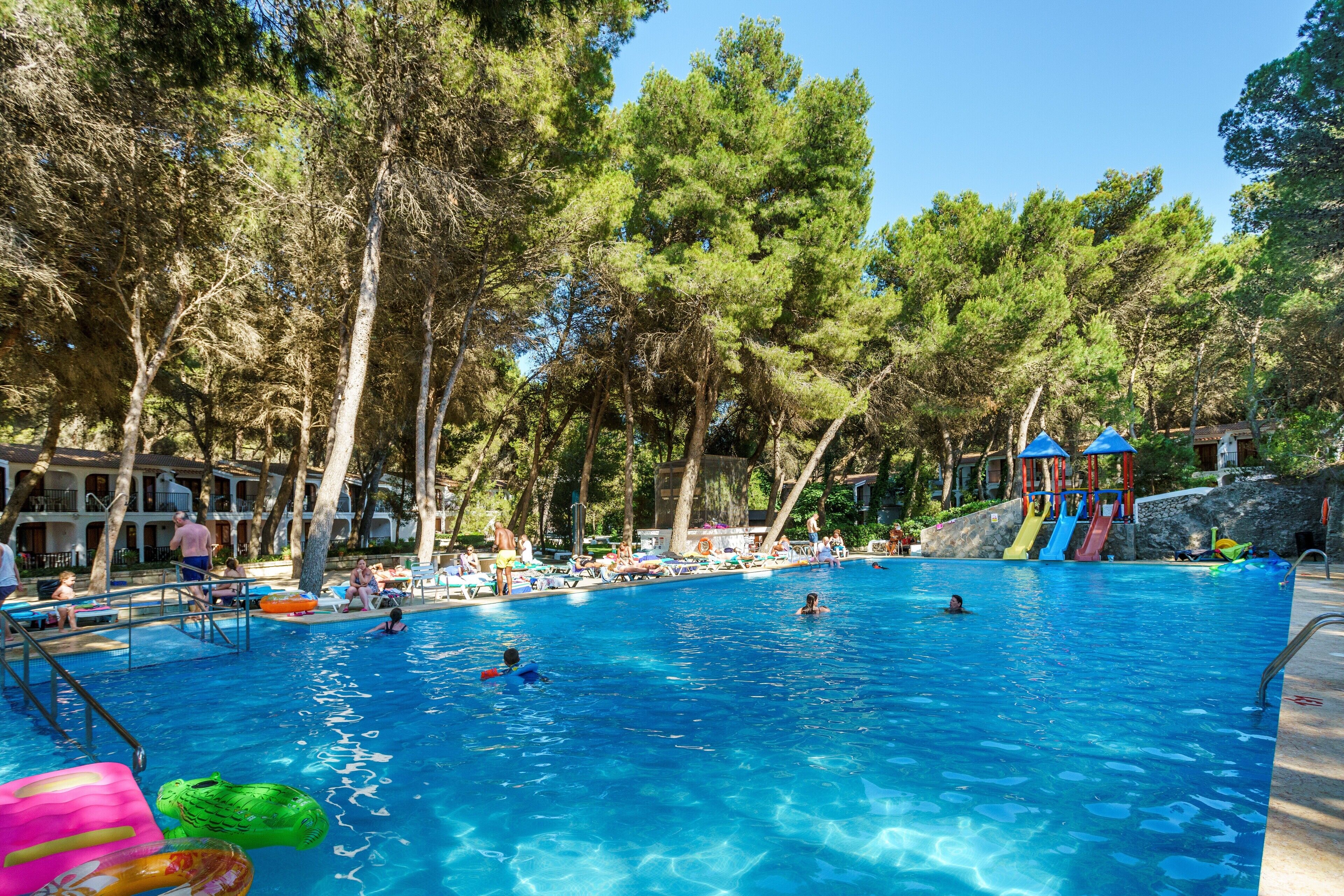 حمّام سباحة خارجي