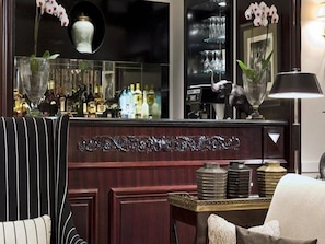 Bar (on property) - Keppler Hotel (Paris)