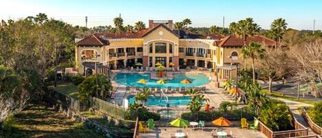 Hồ bơi ngoài trời