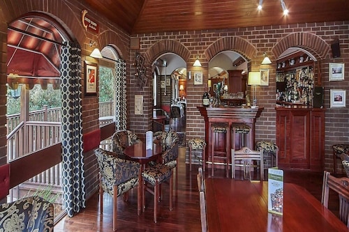 Cedar Lodge Hotel and Restaurant