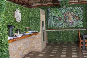 Outdoor dining - Best Western Camino a Tamarindo (Tamarindo)