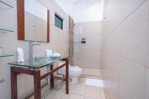Bathroom - Seis Playas Hotel (Tamarindo)