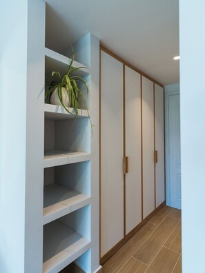 A hallway with a built-in shelving unit, a potted plant, and a wooden floor. - Domes Noruz Kassandra - Adults-only (Kassandra)